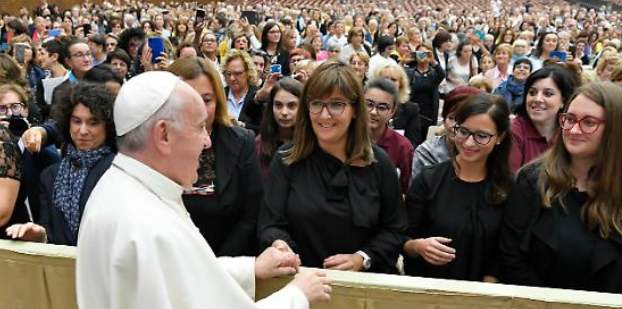 Papa Francesco inaugura a San Pietro la statua