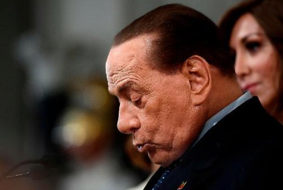 Silvio Berlusconi rivolta in Forza Italia